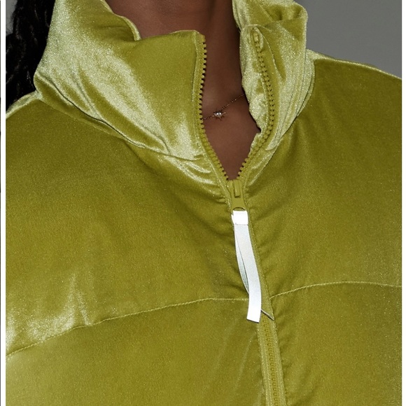 Fabletics - Wander Velour Puffer
Jacket - 1X (16-18) - Golden Leaf Green - Picture 8 of 10